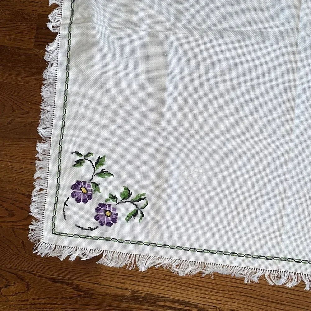 Vintage white small tablecloth & 4 napkins with cross stitch‎ purple flowers